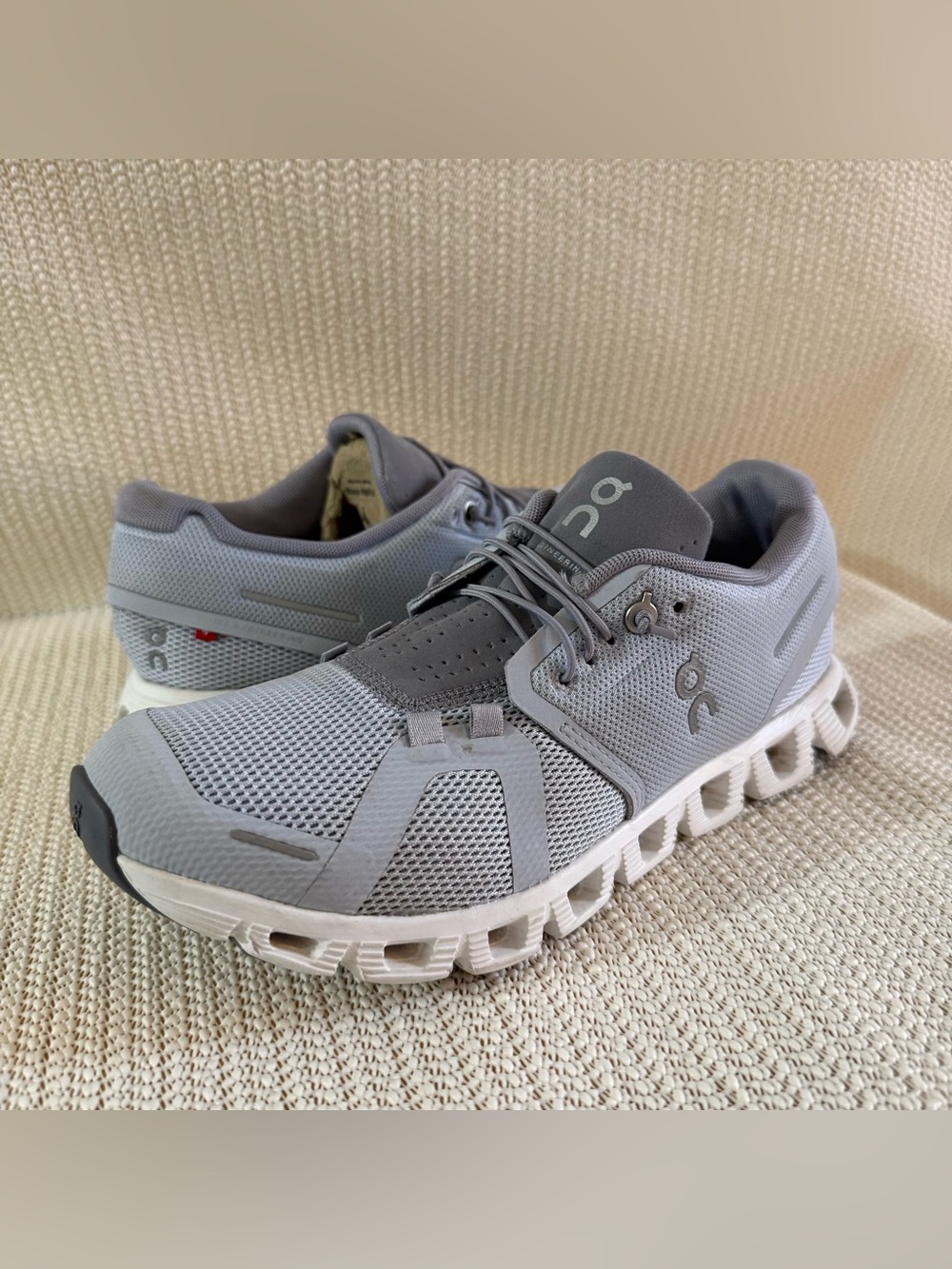 On Cloud 5 Running Shoes Gray White Women’s Size 8 EU 39 Lightweight